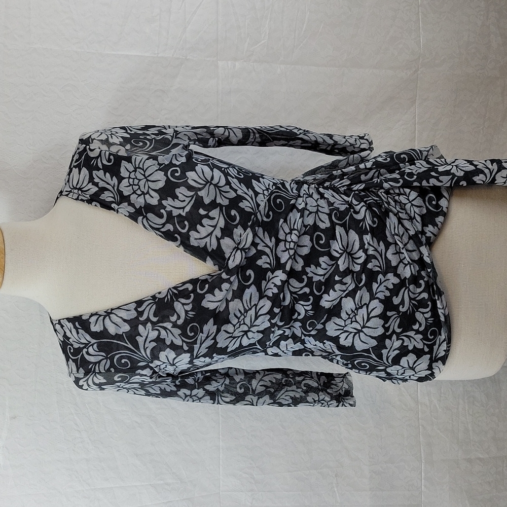 White House Black Market Floral Top Size Medium Black